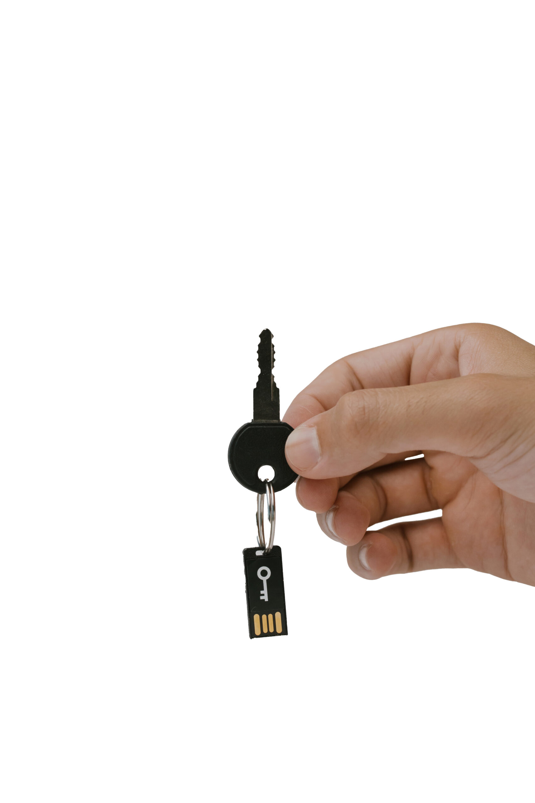 Hand hält Schlüssel mit USB-Drive - TISAX - ISA+ - ISMS